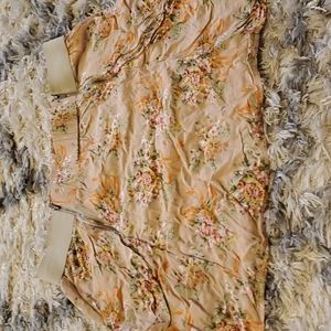 Short floral skirt with pockets